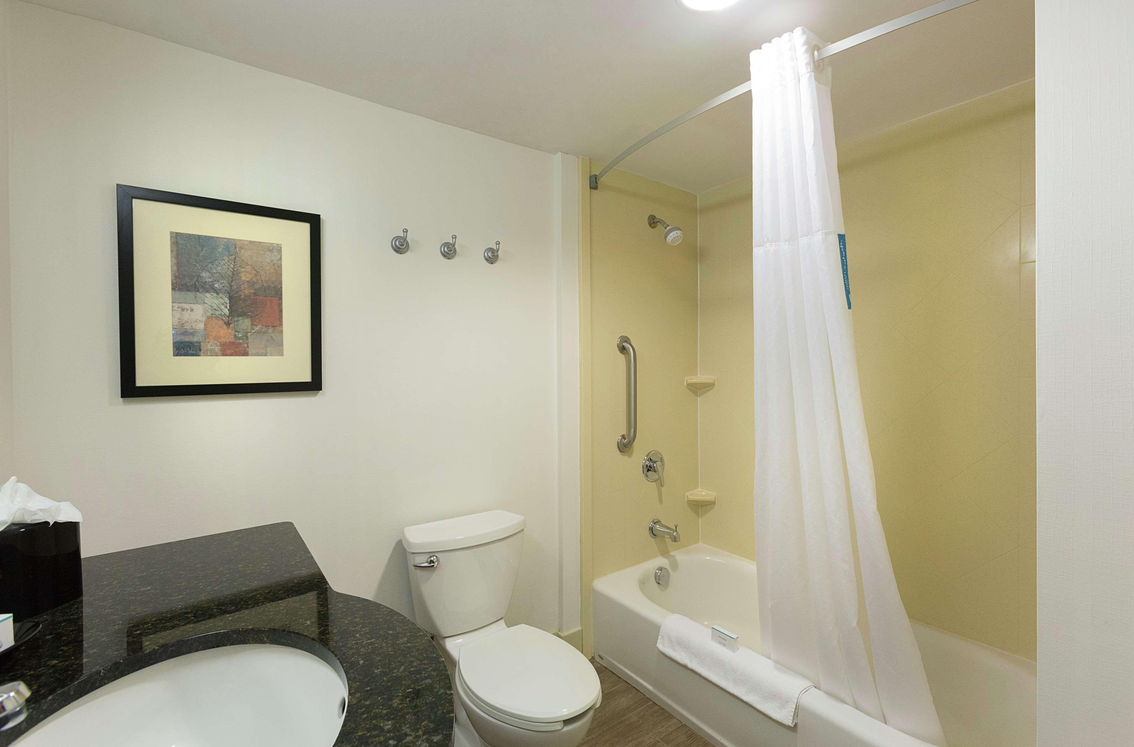 Hampton Inn Belmont At Montcross Экстерьер фото