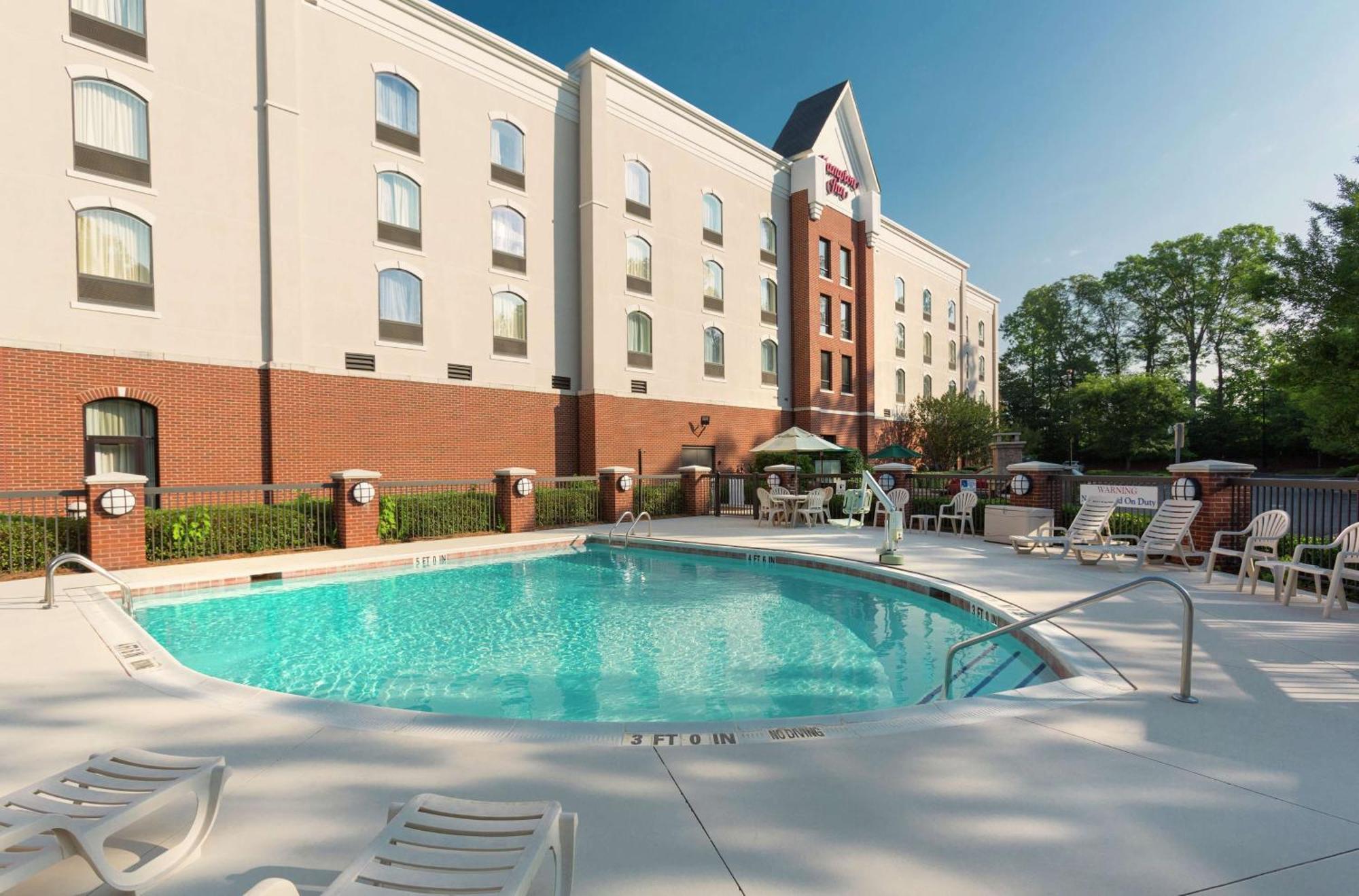 Hampton Inn Belmont At Montcross Экстерьер фото