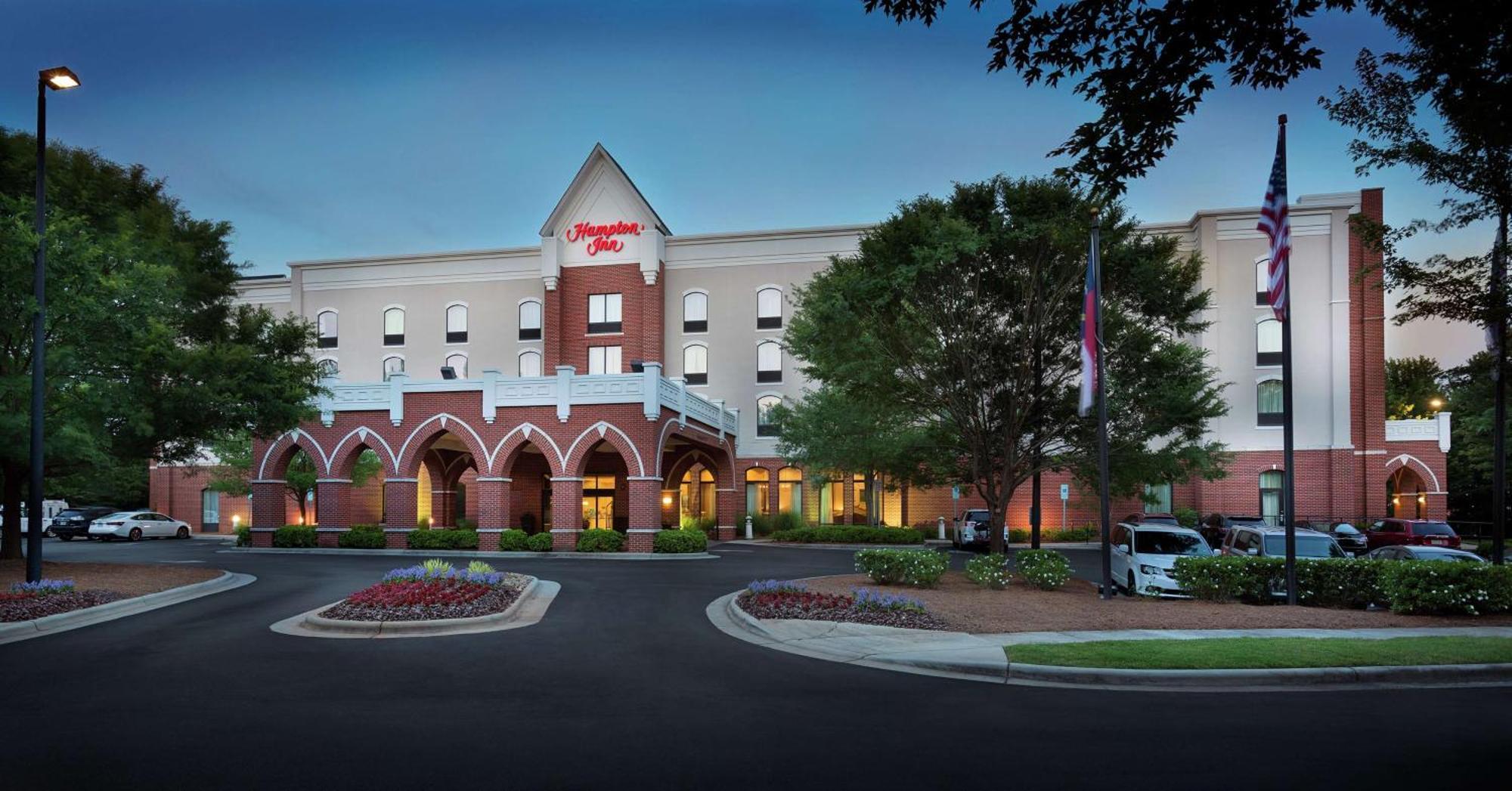 Hampton Inn Belmont At Montcross Экстерьер фото