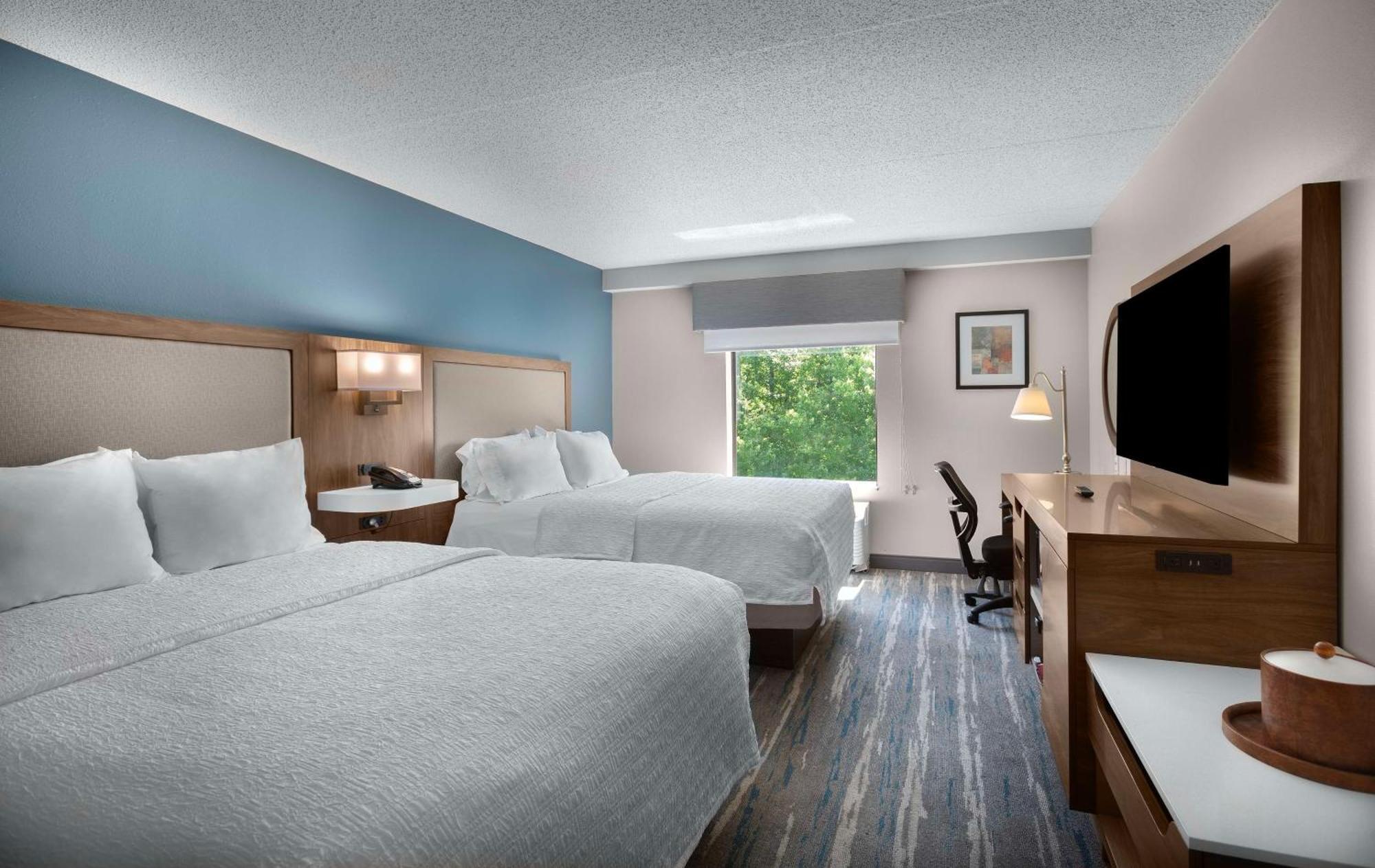 Hampton Inn Belmont At Montcross Экстерьер фото