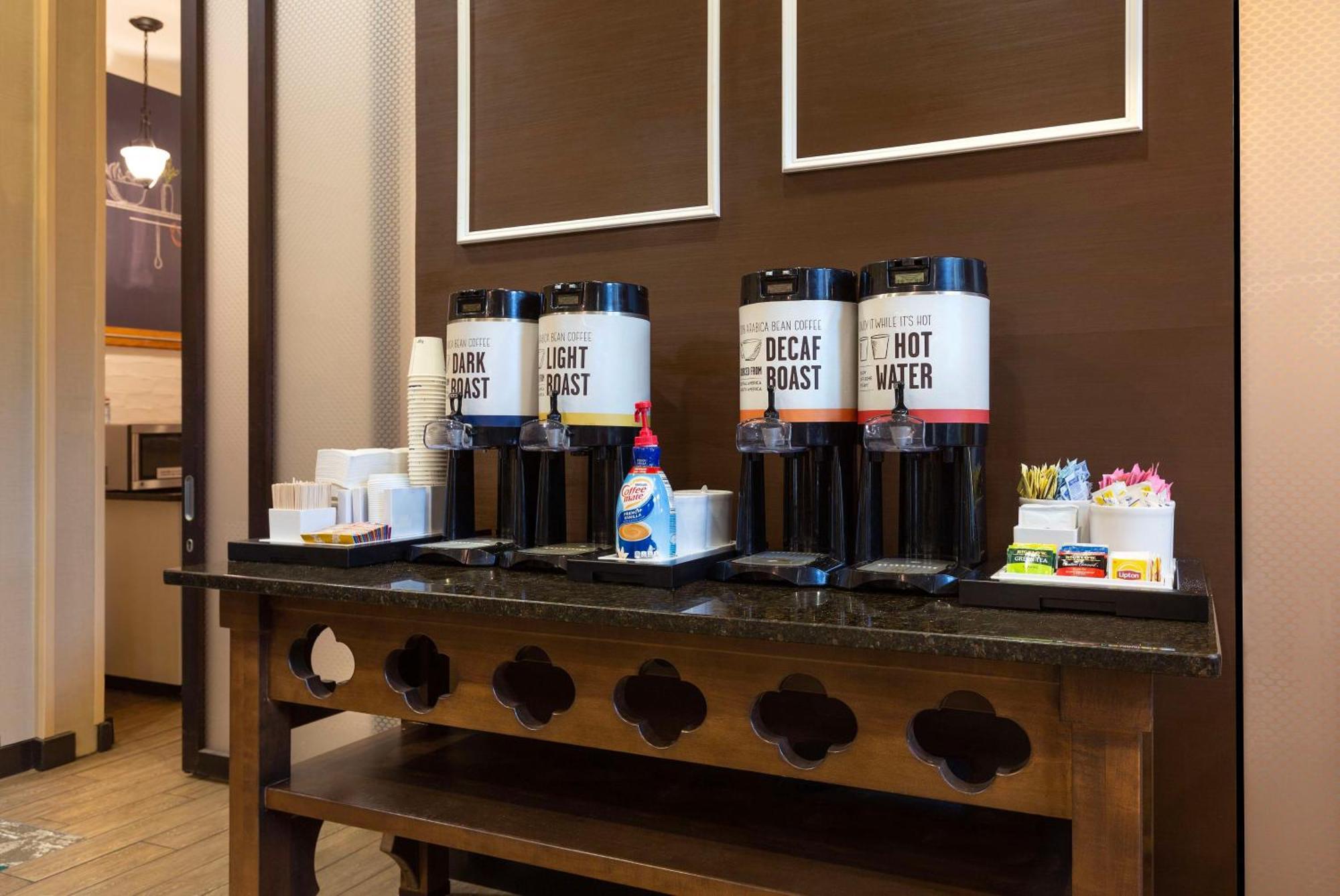 Hampton Inn Belmont At Montcross Экстерьер фото